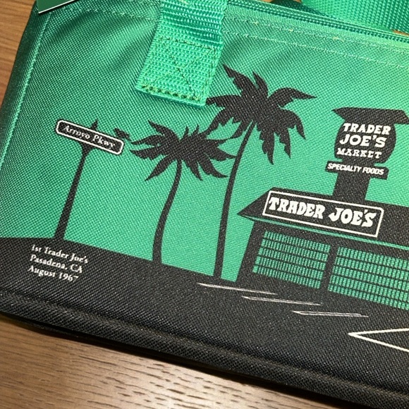 NWT Trader Joe’s Green Mini Insulated Cooler Bag - Picture 11 of 14